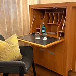 Feldmann Hotell *